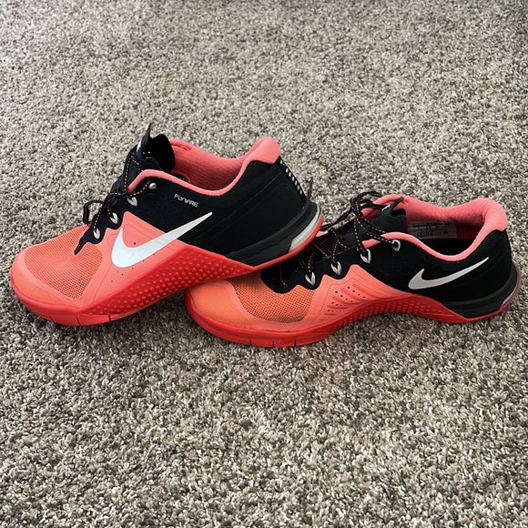 Womens Nike shoes - Picture 4 of 5